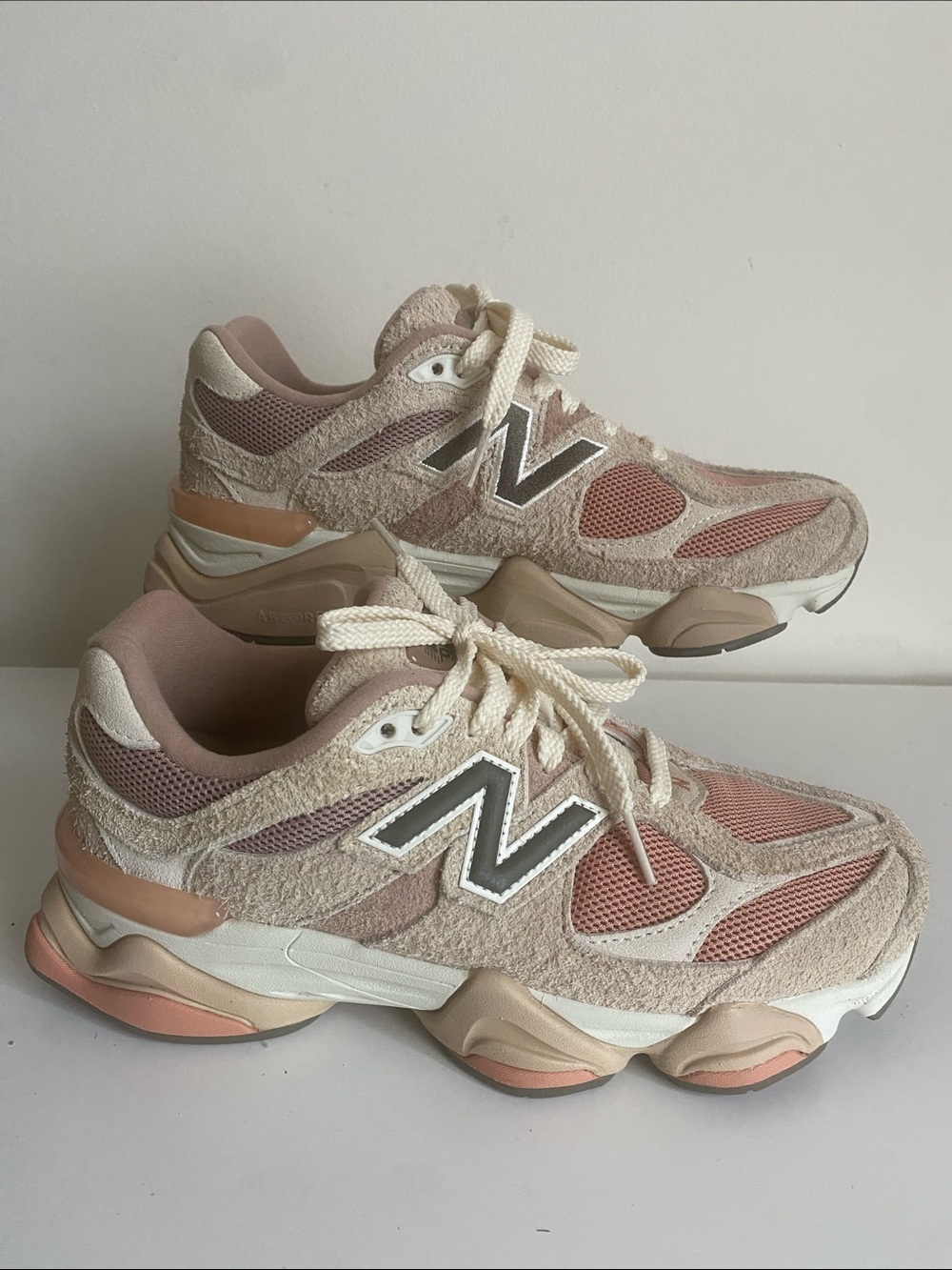New Balance 9060 Lifestyle Sneakers Women's Size 7.5 Beige & Dusty Pink ✨ Rare